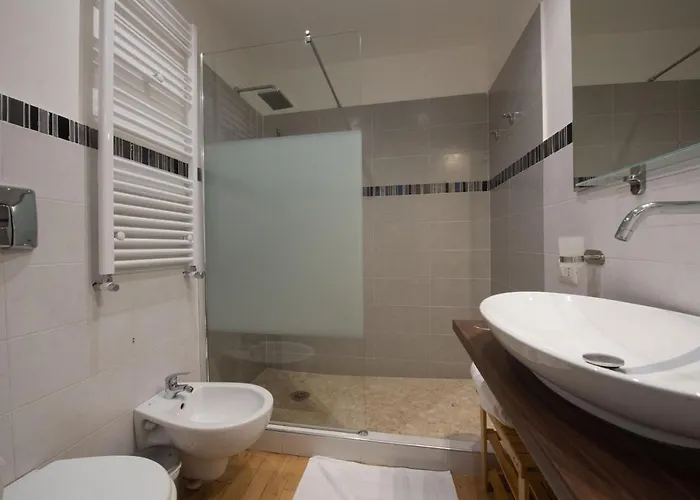 Domus Castroni Germanico לינה וארוחת בוקר 4*